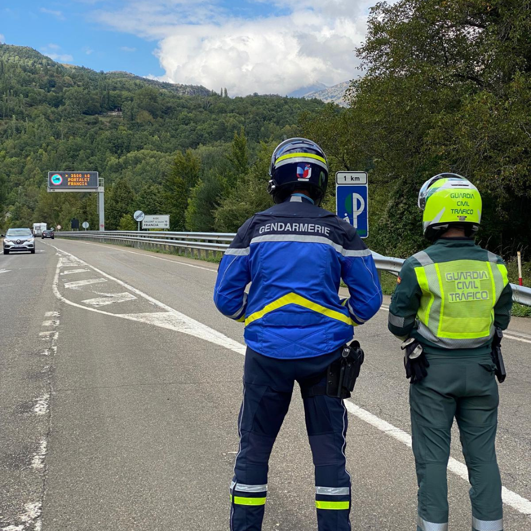 La Police espagnole équipée d'un airbag à moto : une avancée pour la sécurité